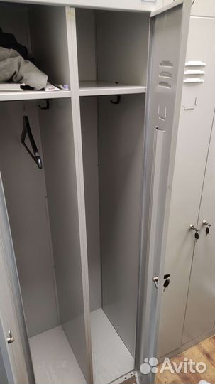 Шкаф для одежды металический двухстворчатый