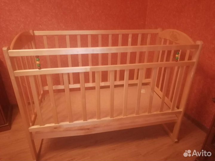 Детская кроватка с матрасом