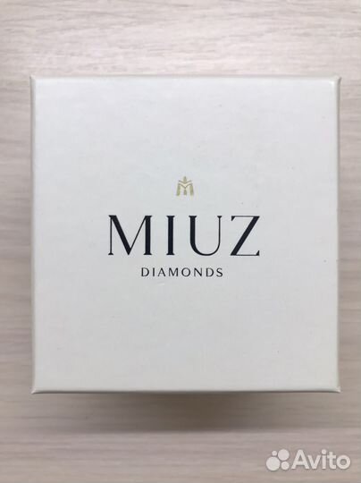 Кольцо с бриллиантом