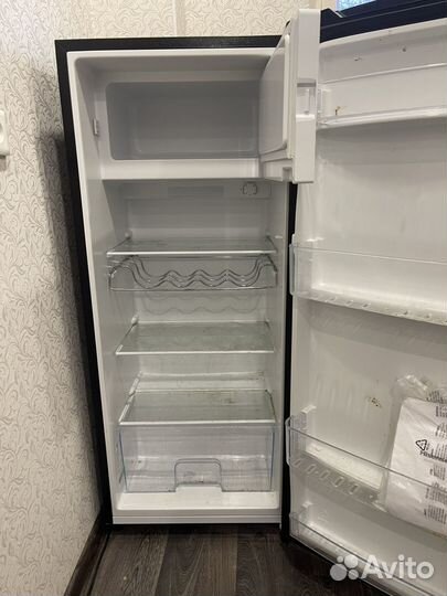 Холодильник hisense