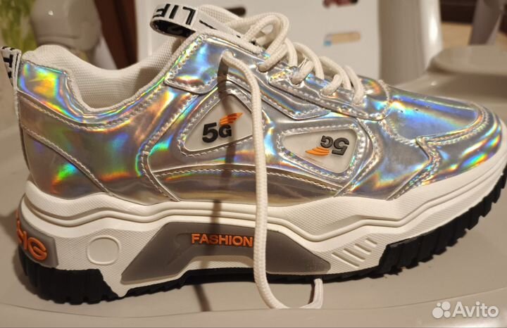 Кроссовки женские