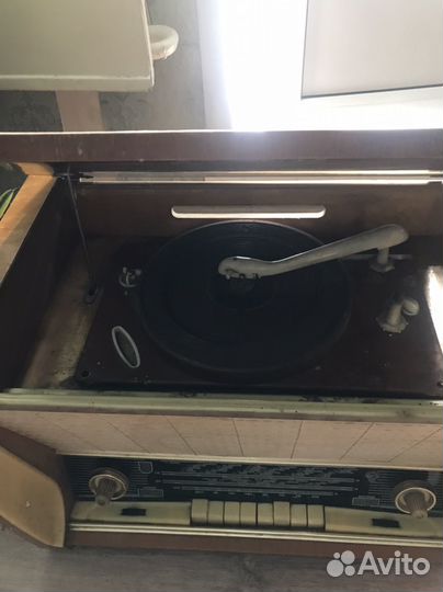 Радиола Латвия ретро