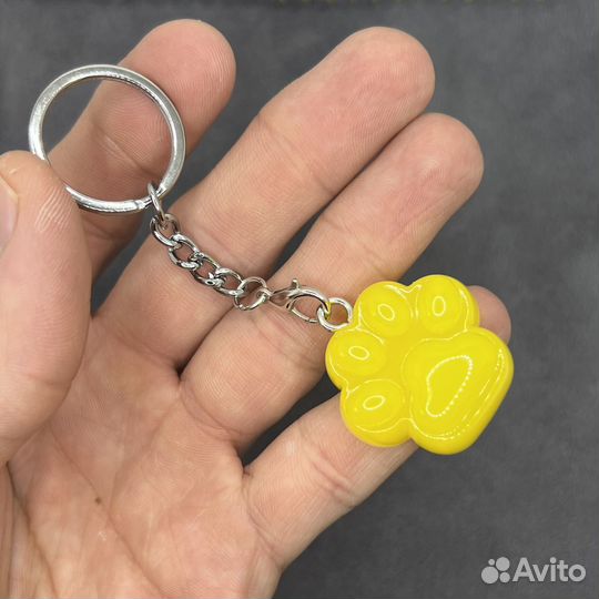 Брелок кошачья лапка