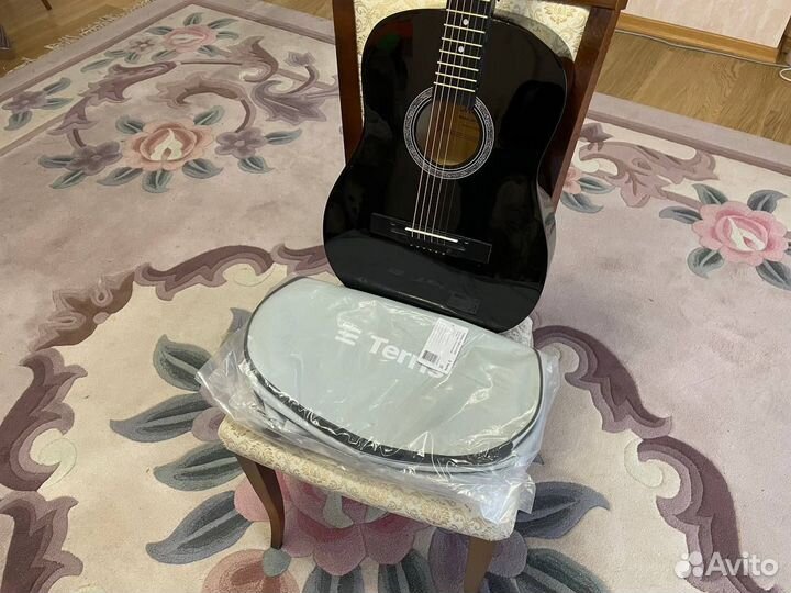 Акустическая гитара