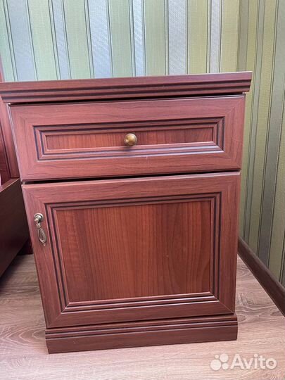 Тумба прикроватная