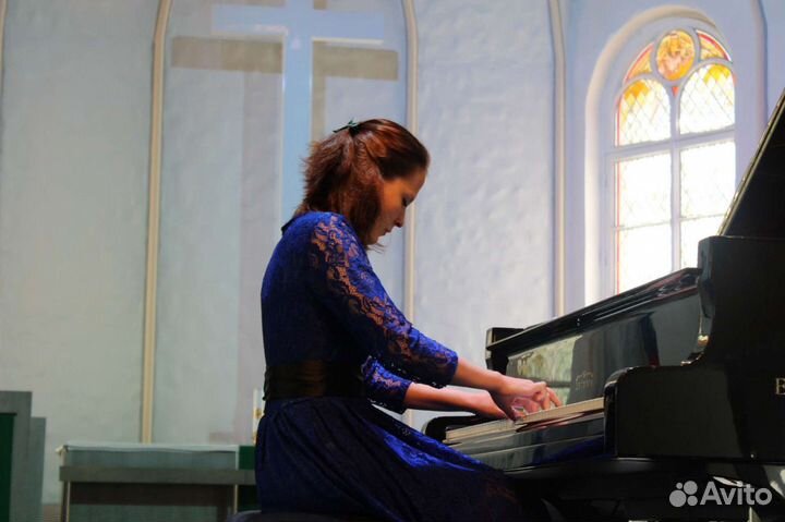 Уроки вокала и игры на фортепиано