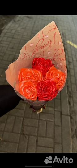 Розы из атласных лент