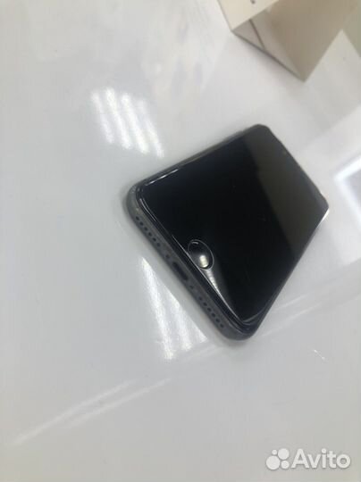 Телефон iPhone 8 64 gb