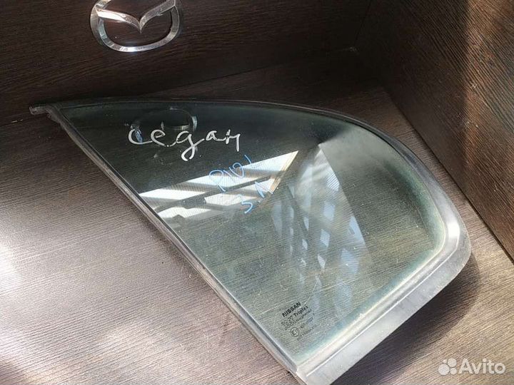 Стекло задней левой двери форточка Nissan Primera