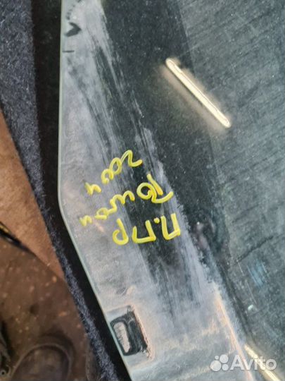 Стекло двери переднее правое Volkswagen Touran 1