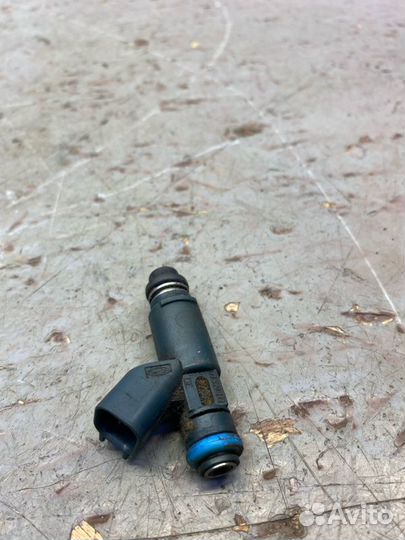 Форсунка топливная Lr Range Rover Vogue L322 4.2