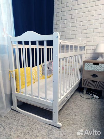 Кроватка детская с матрасом и наматрасником