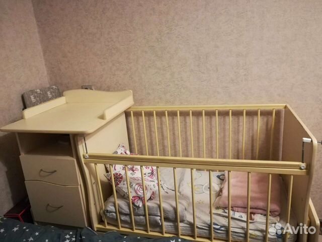 Детская кроватка + пелинальный стол + комод