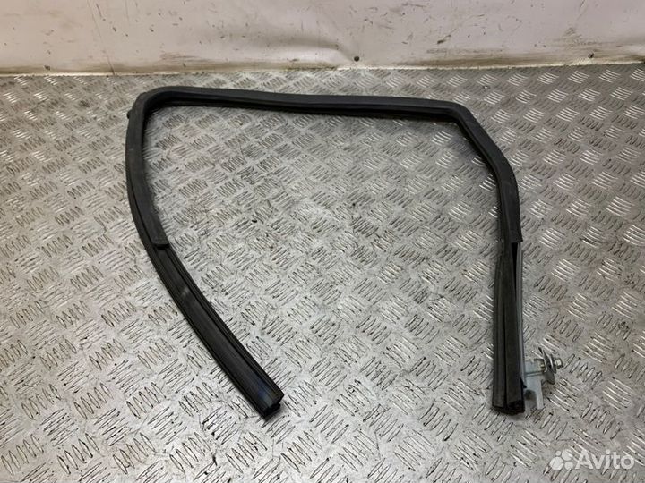 Уплотнитель стекла Nissan Qashqai J10 MR20DE 2007