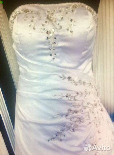 Свадебное платье со шлейфом