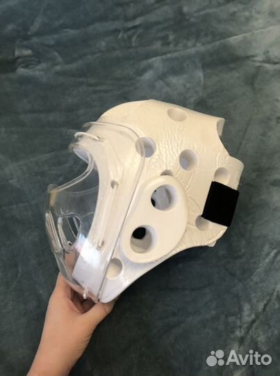 Шлем для единоборств с защитой лица