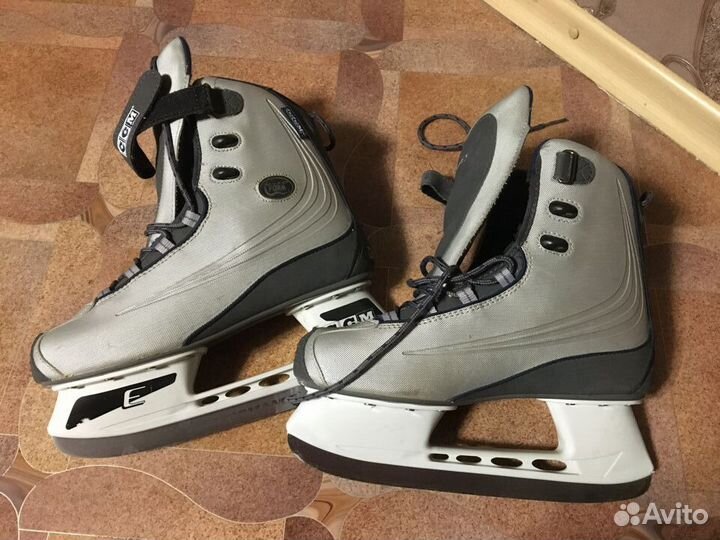 Хоккейные коньки CCM, размер 7 (39)