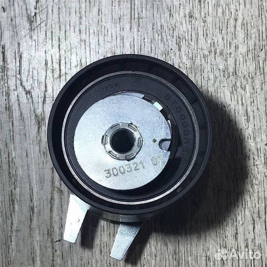 Ролик-натяжитель ремня грм Land Rover Discovery I