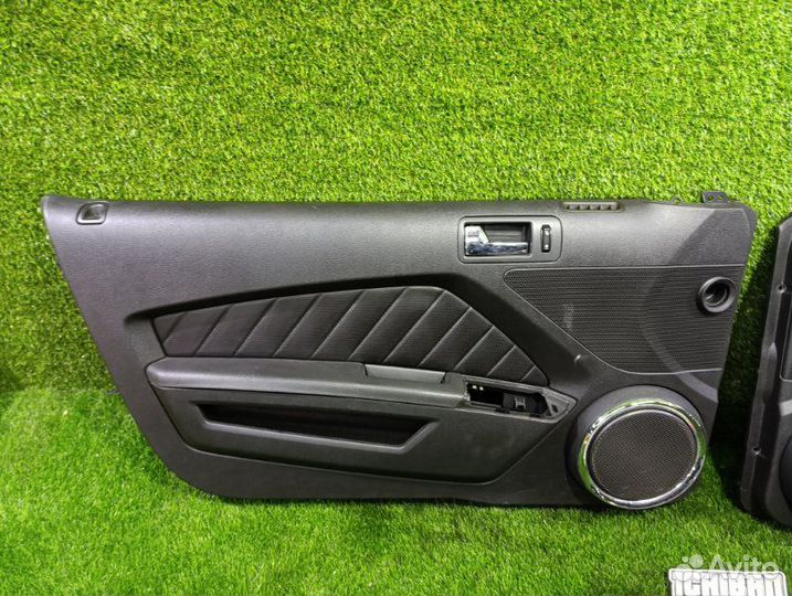 Обшивка двери комплект Ford Mustang CZF