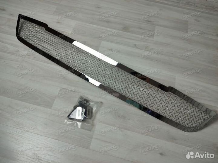 Решетка радиатора верхняя Mitsubishi Outlander III