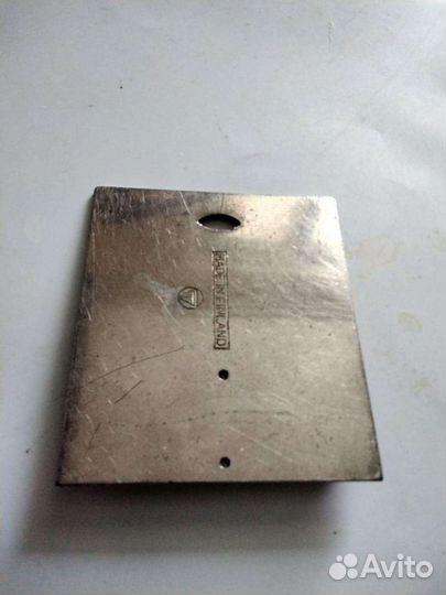 Две задвижных пластины от челночного отсека