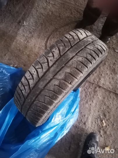 Bridgestone Ice Cruiser 7000 215/65 R16