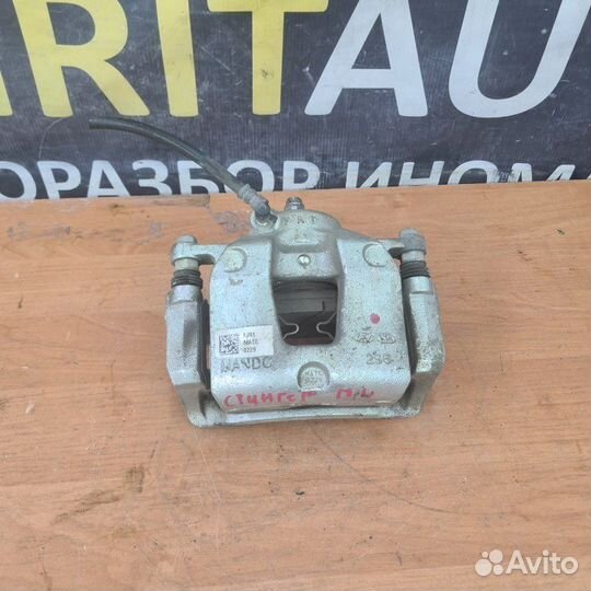 Суппорт тормозной передний левый Kia Stinger 1