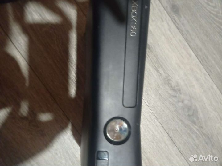 Xbox 360 с дисками