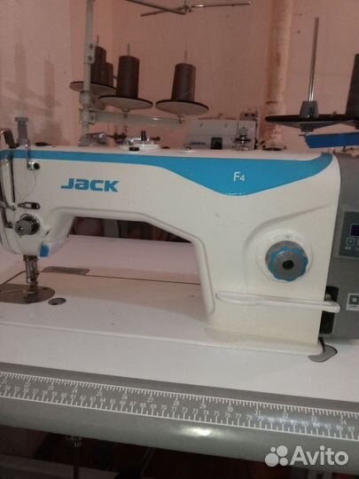Швейная машина jack f4