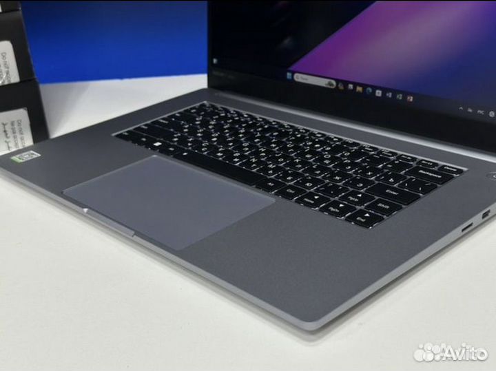 Новый ноутбук IPS 8G озу SSD256g 4 ядра Металл