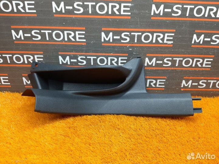 Накладка на порог задняя правая Volkswagen Tiguan