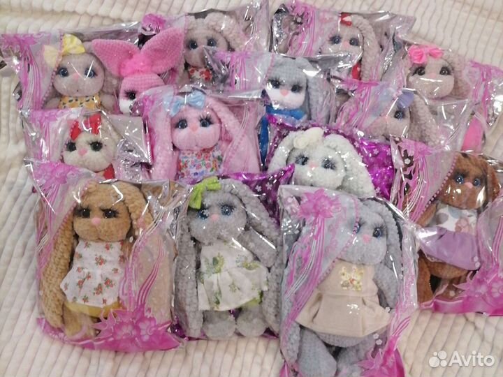 Большой плюшевый заяц