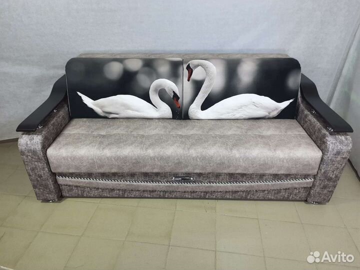 Диван на металлокаркасе