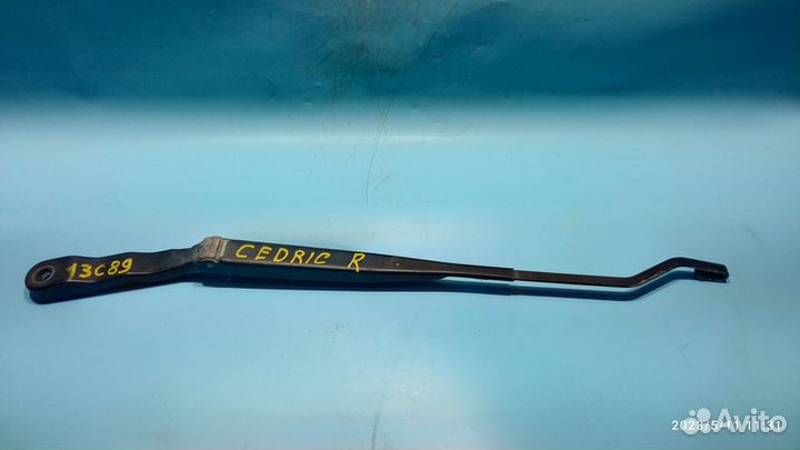 Поводок стеклоочистителя правый Nissan Cedric Y31