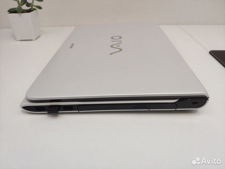 Sony Vaio / I5 / 8GB / 128SSD / Radeon 7650M