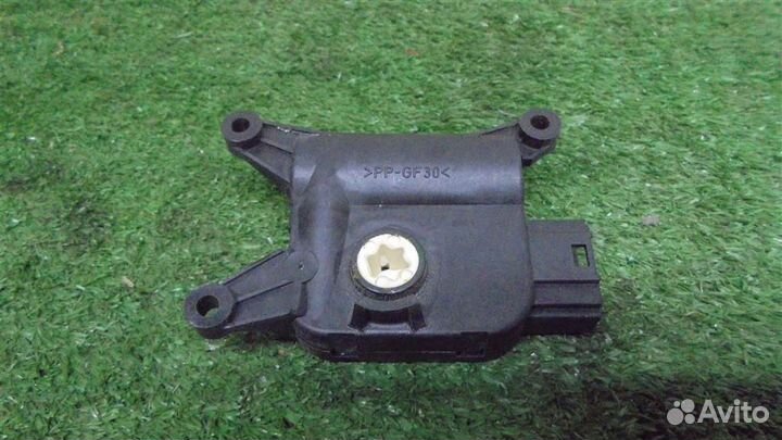 Моторчик заслонки печки VW Passat CC 2008-2017