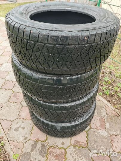 Bridgestone Blizzak DM-V2 285/60 R18 116R