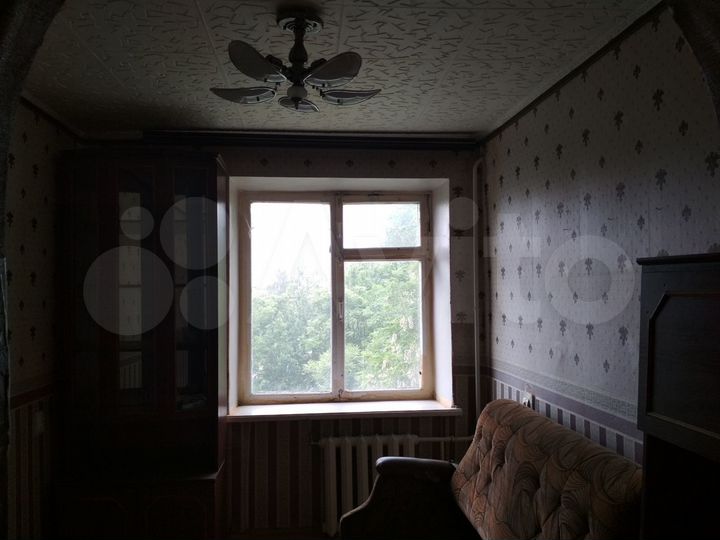 Доля в 4-к. квартире, 60 м², 5/5 эт.