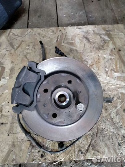 Кулак поворотный правый Лада гранта 2016 год