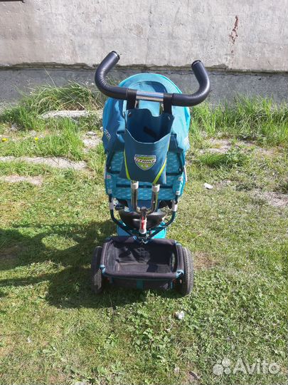 Детский трехколесный велосипед с ручкой