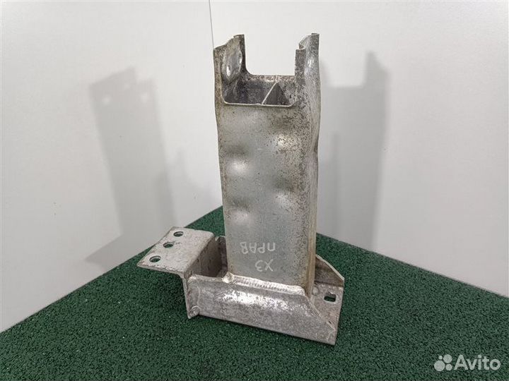 Кронштейн усилителя бампера передний правый Bmw X3