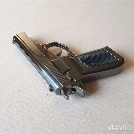 Пистолет из металла