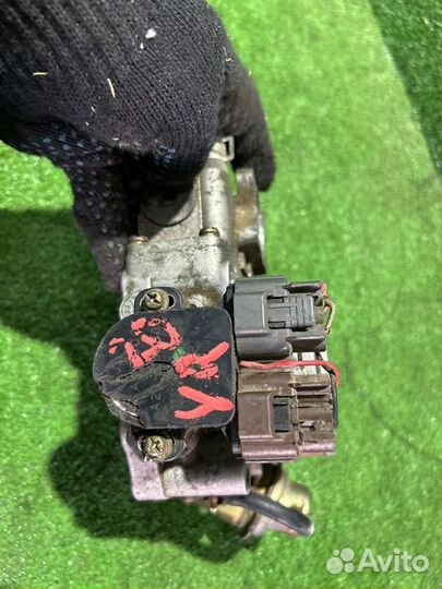 Дроссельная заслонка Nissan Maxima A32 VQ20