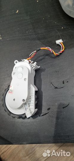 Левое ведущее колесо Robot Vacuum Mop 2