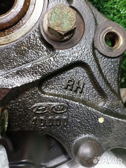 Кулак поворотный Kia Carnival 2 VQ передний правый