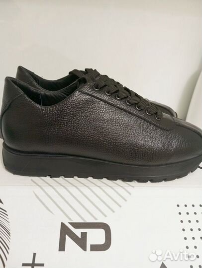 Кроссовки мужские 41 размер новые