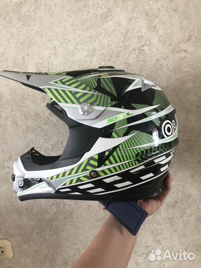 Кроссовый шлем (мото шлем)