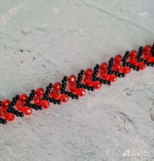 Браслет из бисера и бусин 