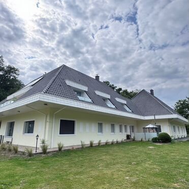 Дом 877,6 м² на участке 23976 м² (Германия)