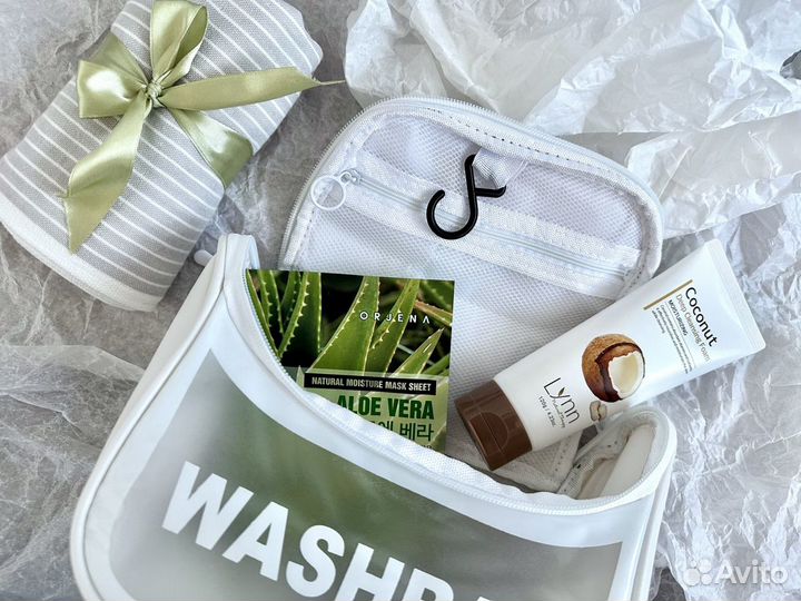 Подарочный набор косметики washbag